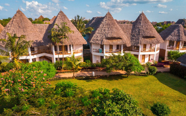 Zanzibar - Sandies Baobab