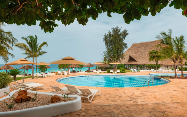 Zanzibar - Sandies Baobab