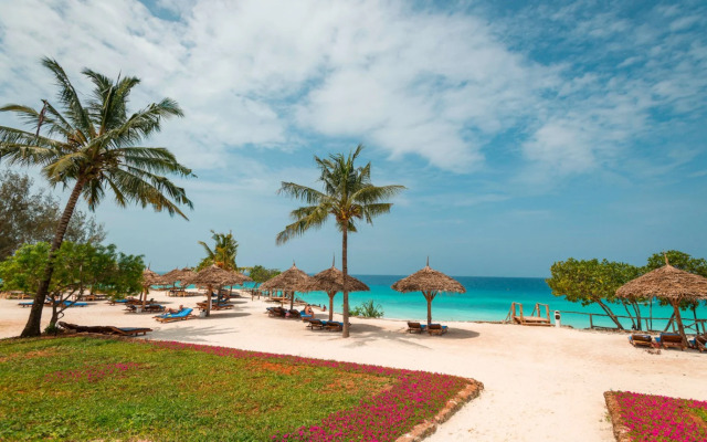 Zanzibar - Sandies Baobab